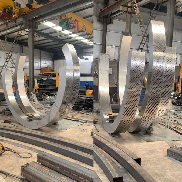 不銹鋼雕塑是因為哪些優點被應用的呢？